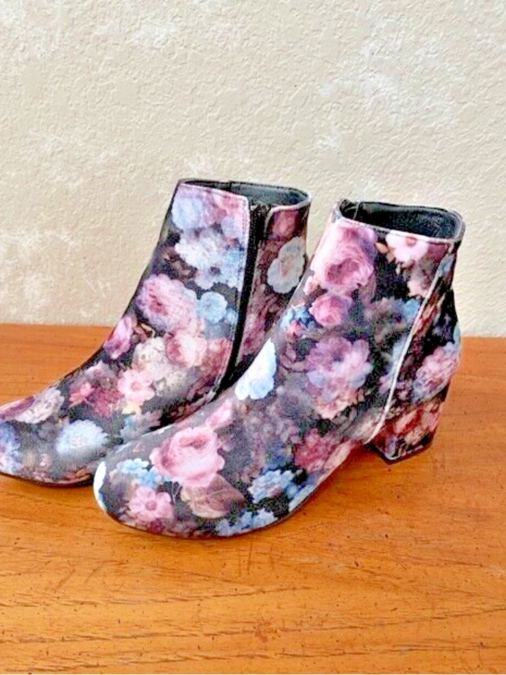 VELVET Black & Floral Multi Color Print Ankle Boots Size 8